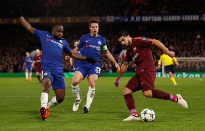 Chelsea y Barcelona empatan en la ida