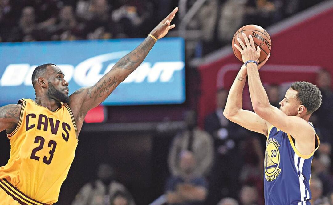 Los Warriors analizarán los videos del partido ante Cavaliers para hacer los ajustes necesarios y tratar de no verse abajo por mayor desventaja. Foto BOB DONNAN / USA TODAY SPORTS