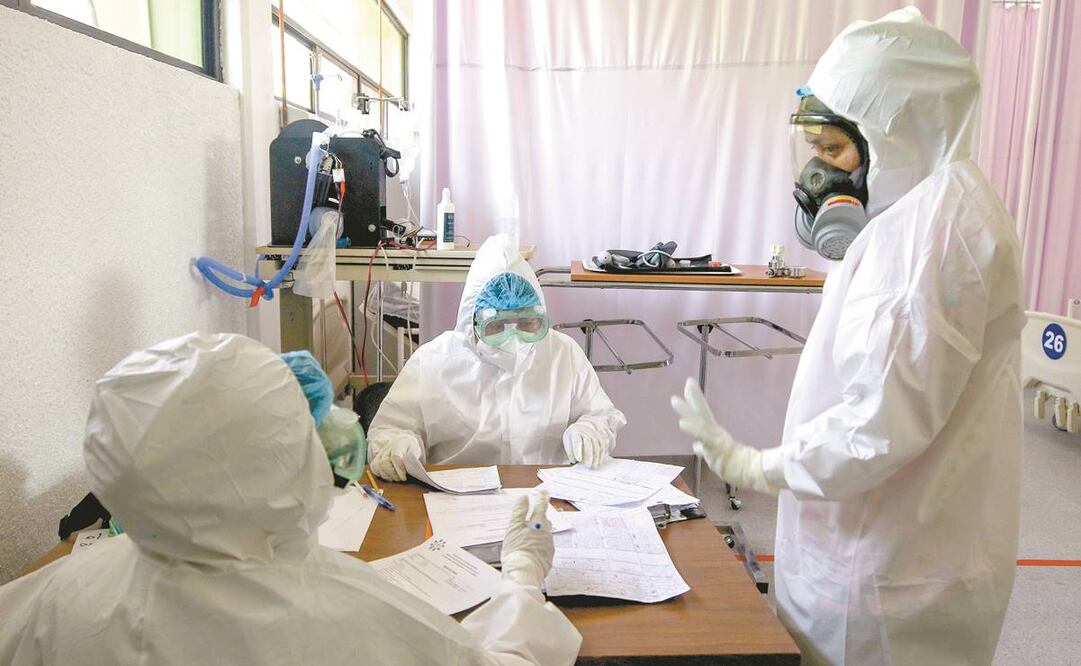 Cada persona que entra a la Unidad Operativa de Hospitalización Covid-19 tiene que ponerse un equipo de seguridad muy completo. Fotos: Diego Simón. EL UNIVERSAL