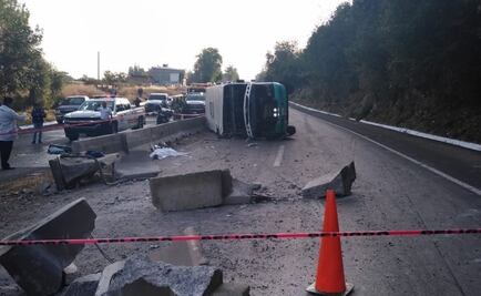 Accidente de autobús deja un muerto y 23 lesionados en Michoacán