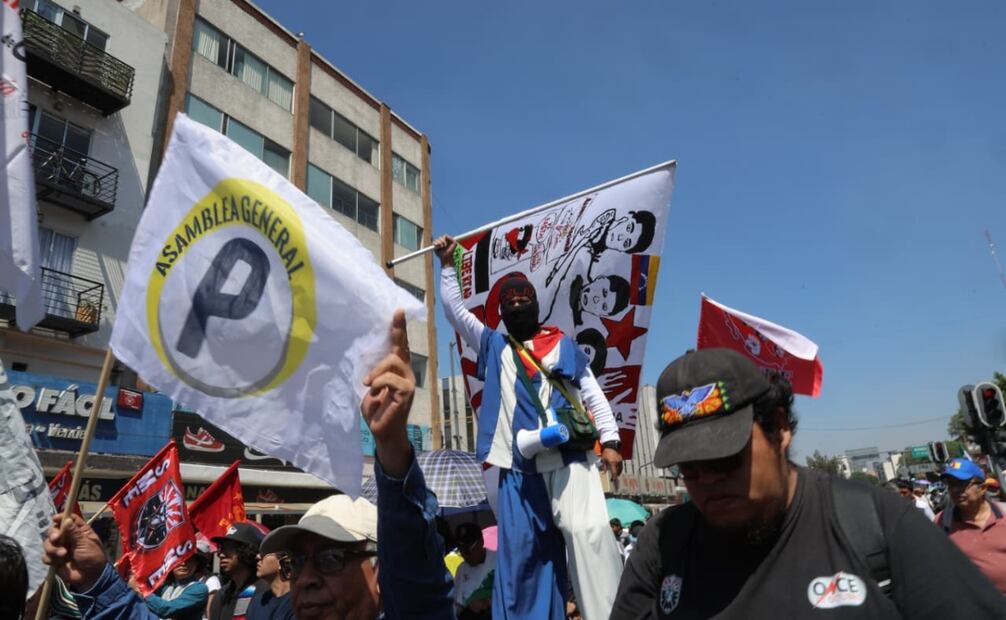 En el Día del Maestro, integrantes del magisterio marchan en la CDMX con rumbo al Zócalo. Foto: Gabriel Pano / EL UNIVERSAL