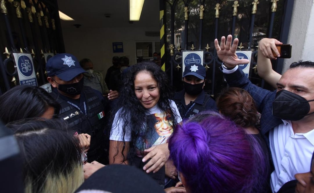 Yesenia Zamudio, mamá de una joven víctima de feminicidio en las instalaciones de la Segob / Foto de Germán Espinosa. EL UNIVERSAL