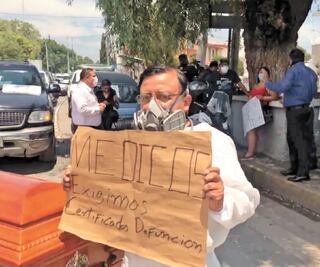 Fallecidos pasan en casa hasta cinco días