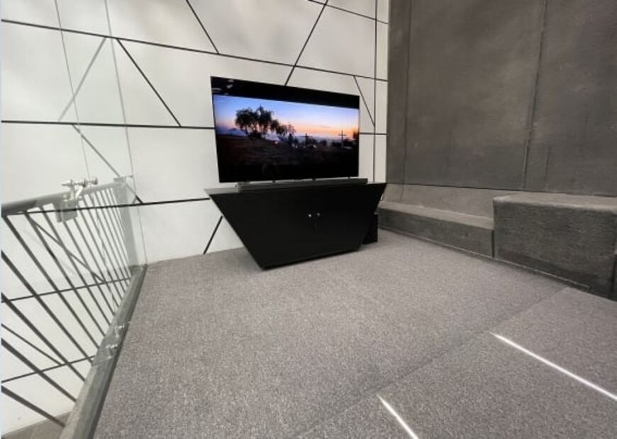 Presentan sala de cine OLED única en el mundo