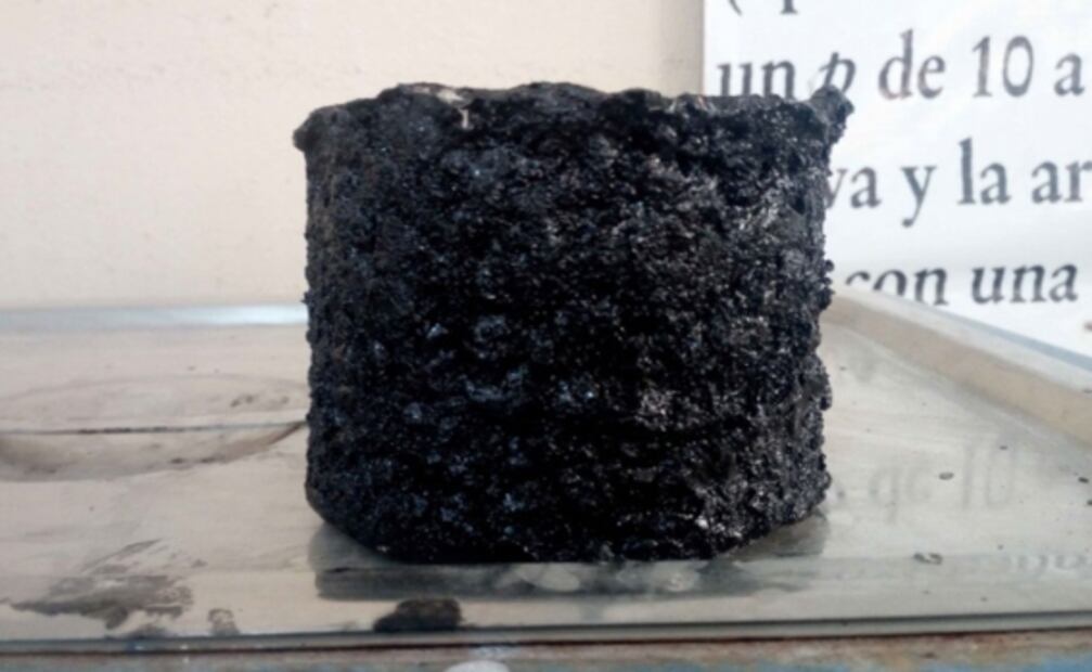 Joven mexicano creó un pavimento que se regenera con agua