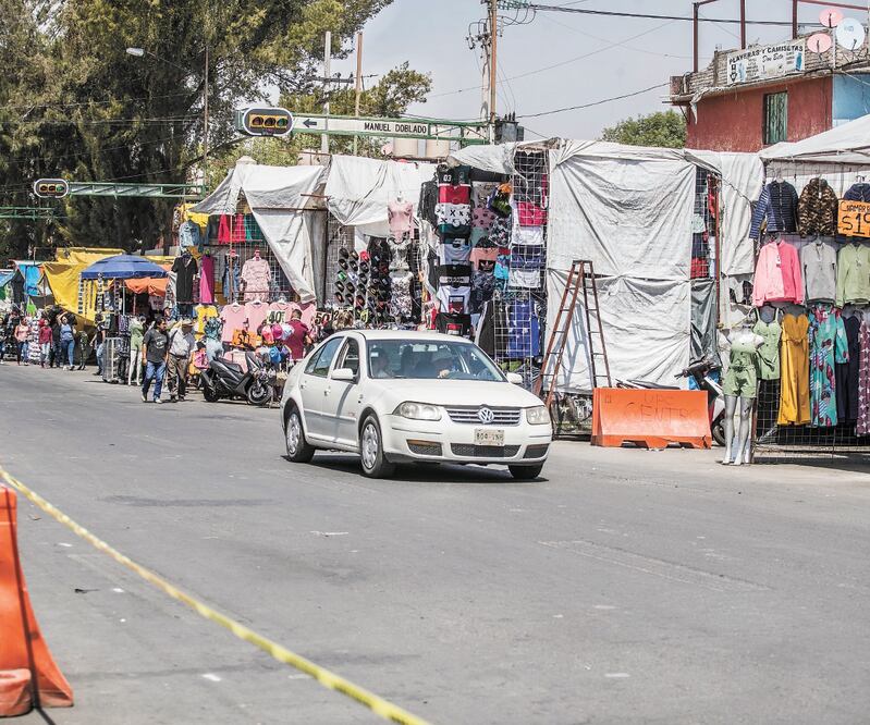 De las personas que visitaron el "Barrio Bravo", muy pocas usaban cubrebocas y caretas protectoras. Foto: Archivo / EL UNIVERSAL
