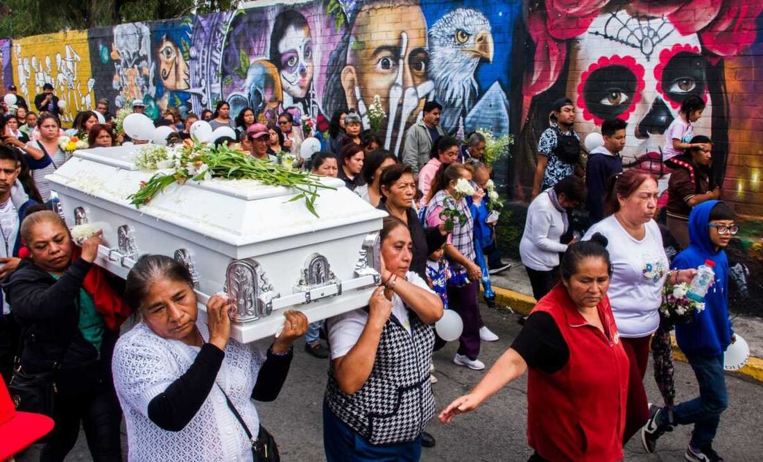 Sepelio de Katia, la nniña que murió tras un impacto de bala en tianguis de Chalco. Foto: Cuartoscuro