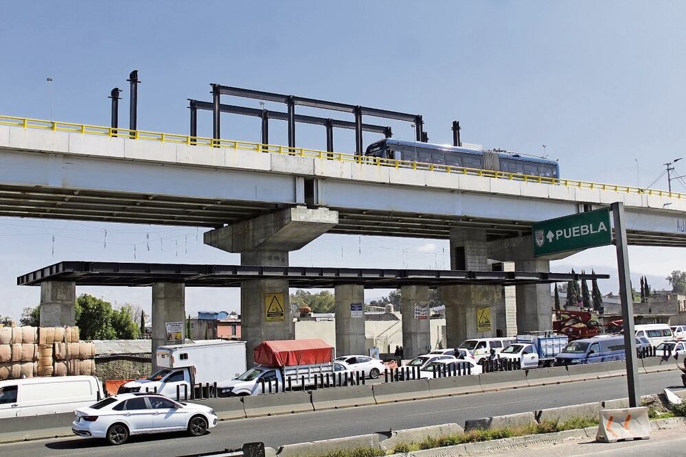 Las tres estaciones en construcción corresponden al tramo elevado del Trolebús Santa Marta-Chalco. Foto: de Fernanda Zamora. El Universal