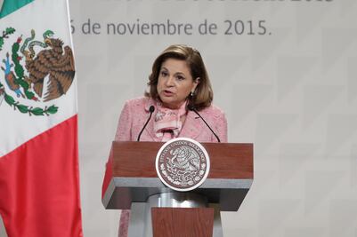 Padres de los 43 sostienen encuentro con titular de PGR