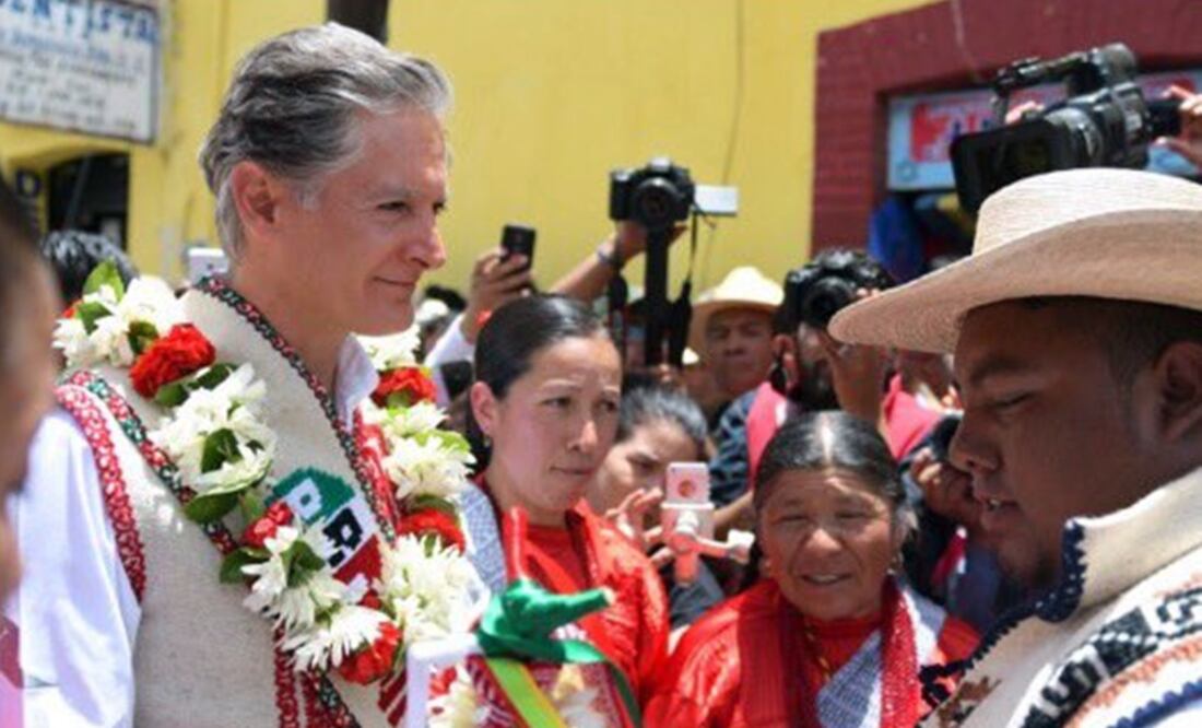 Pobladores plantearon al abanderado priísta la necesidad de mejorar también las vías de comunicación. /Tomada de @alfredodelmazo