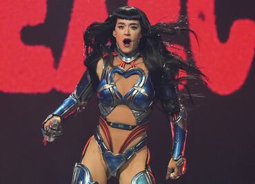 Katy Perry vive momento de pánico en pleno show tras falla de mariposa gigante; comparte foto de cuál fue su reacción