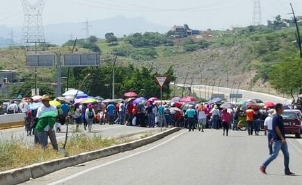 CNTE bloquea entradas a Tuxtla Gutiérrez