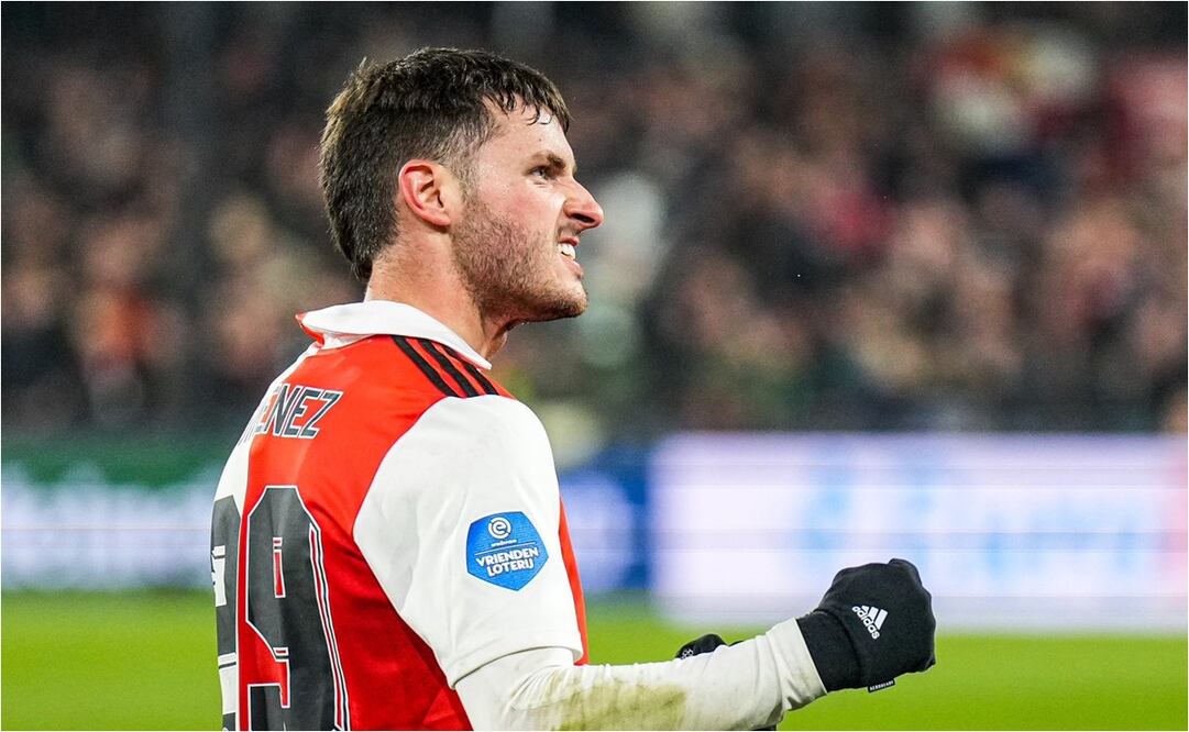 FOTO: @Santigim9 - Santiago Giménez en un partido de la Eredivisie