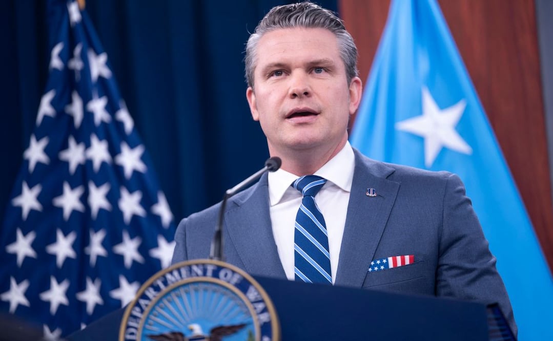 El secretario de Defensa, Pete Hegseth, habla con los medios de comunicación durante una rueda de prensa en el Pentágono, el jueves 16 de abril de 2026 en Washington. Foto: AP
