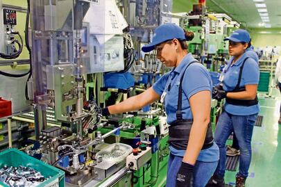 Alertan de paro manufacturero por falta de insumos