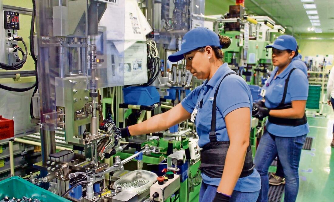 Las restricciones retrasan la entrada de insumos básicos para la operación de maquinaria y equipos, alertan. Foto: Archivo El Universal