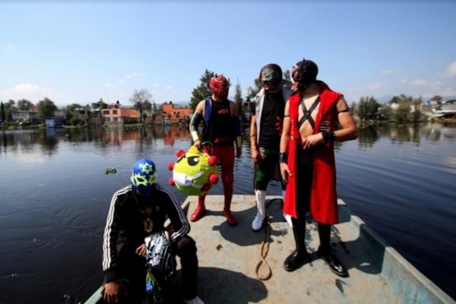 Clases por TV, fuerza policial y la piñata de López-Gatell, entre las fotos de la semana