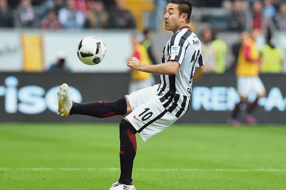 Marco Fabián de la Mora sigue mostrando calidad en Frankfurt (XINHUA)