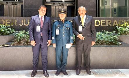 Reaparece general en retiro y acude al PJF para el desahogo de diligencias