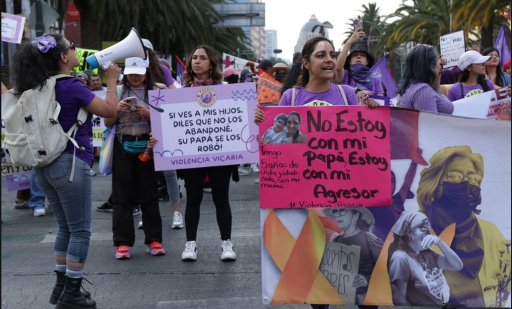 Manifestantes avanzaron por avenida Paseo de la Reforma en el marco del Día Internacional de la Eliminación de la Violencia contra las Mujeres. Foto: Fernanda Rojas /EL UNIVERSAL