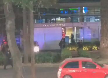 Presunto ladrón ataca con cuchillo a policía en Polanco; otro elemento le dispara