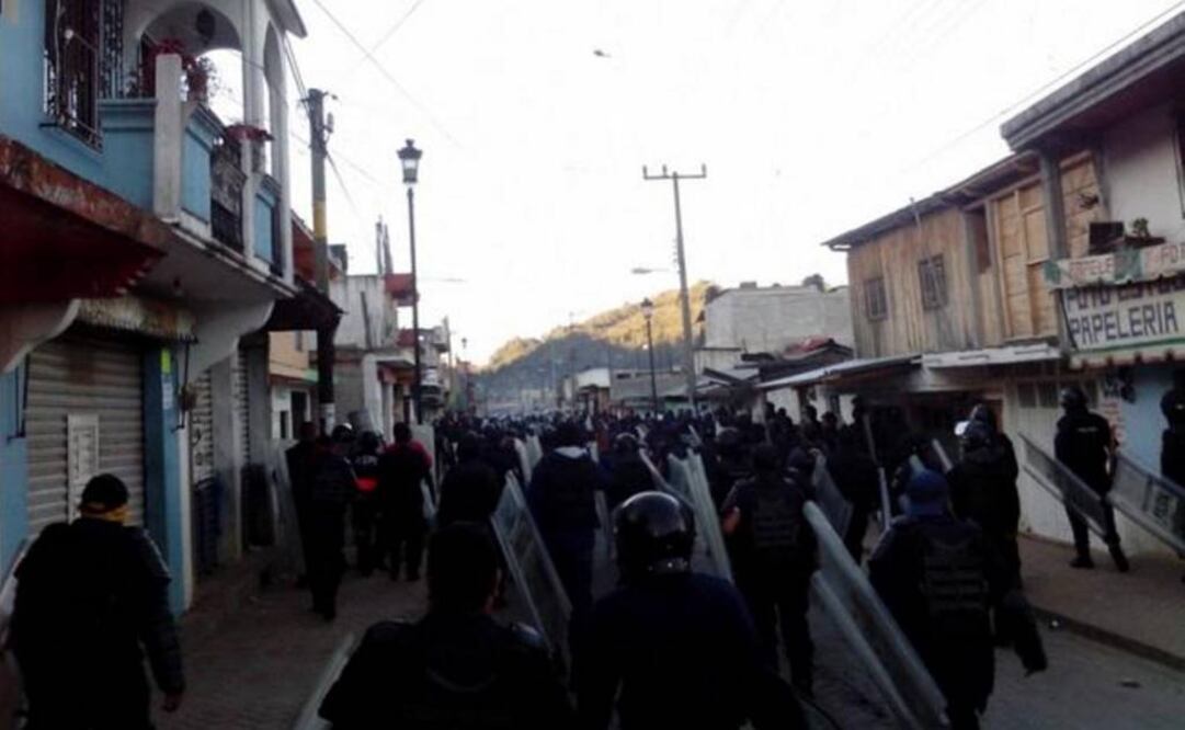 En días pasados se dieron enfrentamientos entre los pobladores que exigían la destitución de la alcaldesa y elementos de seguridad. (Foto: Óscar Gutiérrez / El Universal)