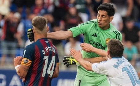 Esteban Andrada se arrepiente tras golpear a jugador del Huesca: "Me desconecté"