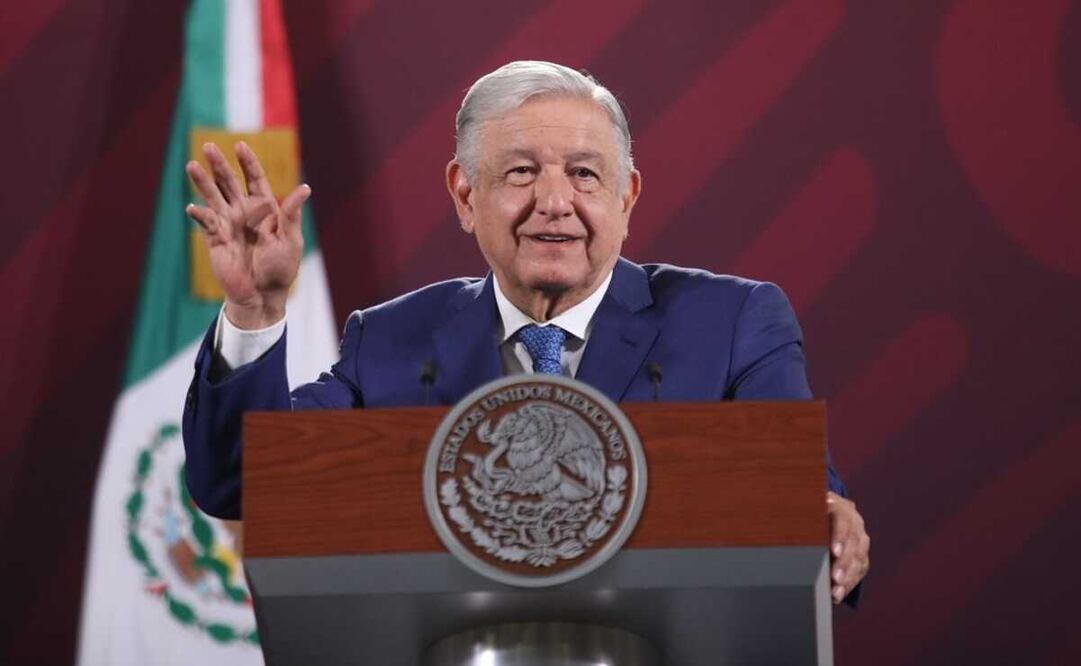 Una vez más, López Obrador insistió en que el proceso de selección del candidato de la oposición a la Presidencia es pura faramalla. Foto: Germán Espinosa / EL UNIVERSAL