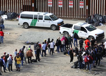 Demócratas critican medidas "xenófobas" de republicanos contra migrantes en EU y presentan iniciativa