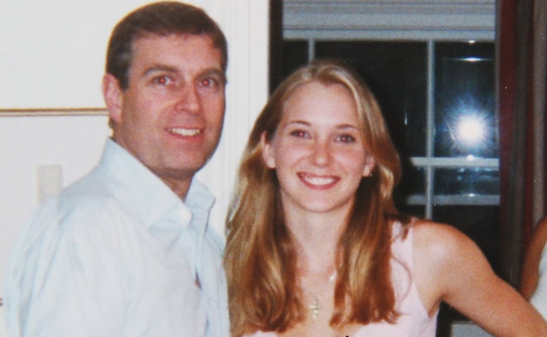 Virginia Giuffre, antes Virginia Roberts, con el príncipe Andrés en Londres en 2001. Foto: Virginia Roberts 