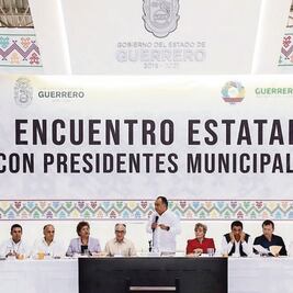 Gobernador de Guerrero se reúne con 81 ediles; hablan de propuestas