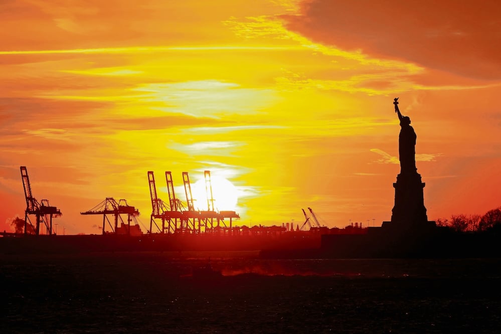 Noviembre es el mes en que empresas de EU se aprovisionan para ventas del Black Friday y Navidad. Foto: Charly Triballeau / AFP