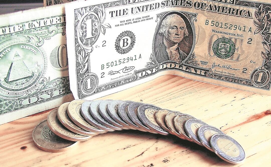 Dólar al mayoreo amanece con repunte de 67 centavos y supera los 24 pesos