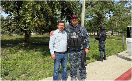 Critican al alcalde de Frontera Comalapa, Chiapas por fotografía con policías estatales; lo vinculan con organizaciones criminales