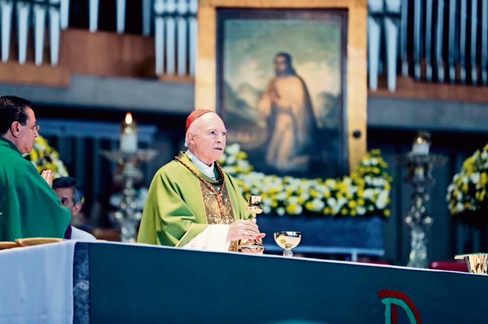 En la misa que celebró en la Basílica de Guadalupe, el arzobispo Carlos Aguiar Retes pidió por los gobernantes. Foto: IRVIN OLIVARES. EL UNIVERSAL