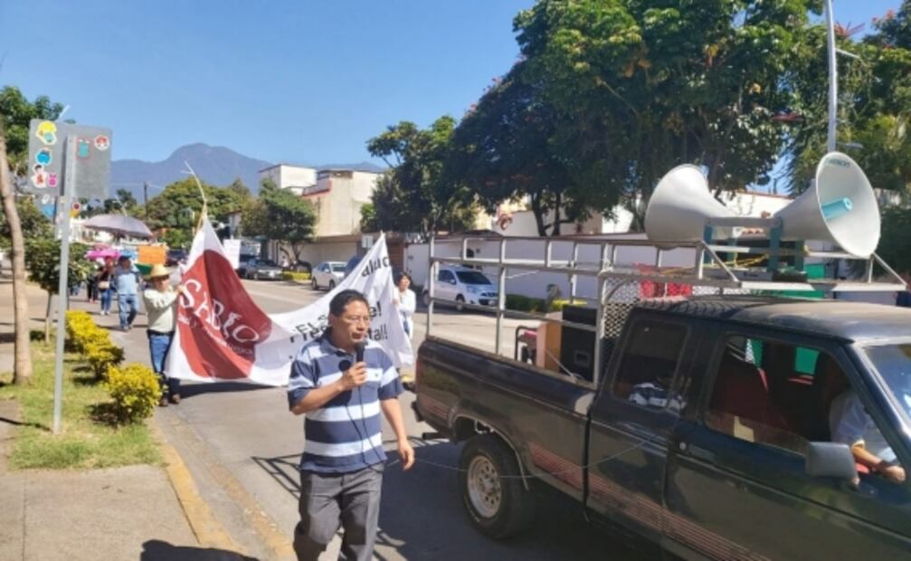 Marchan a favor y en contra de AMLO en los estados