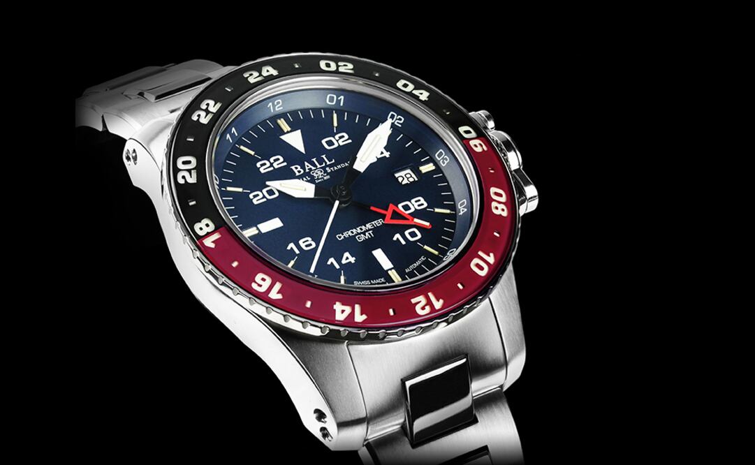 Engineer Hydrocarbon AeroGMT II tiene un bisel giratorio bidireccional a una graduación de 24 horas