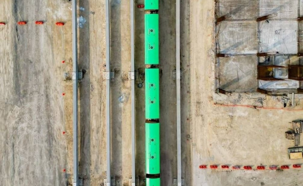 Tren del nuevo monorriel para llevar a cabo las primeras pruebas en la estación de talleres de la Línea 6 del Metro. Foto: Especial