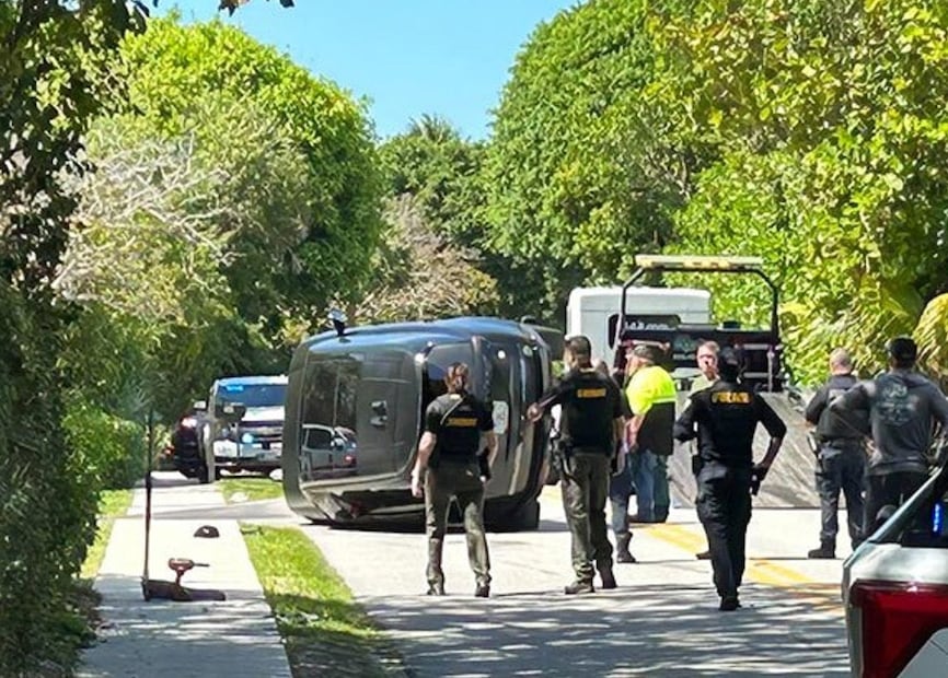 Así quedó la camioneta de Tiger Woods tras volcadura / Foto: Especial