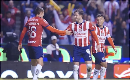 Guadalajara rompe racha negativa en el Cuauhtémoc y derrota a Puebla 