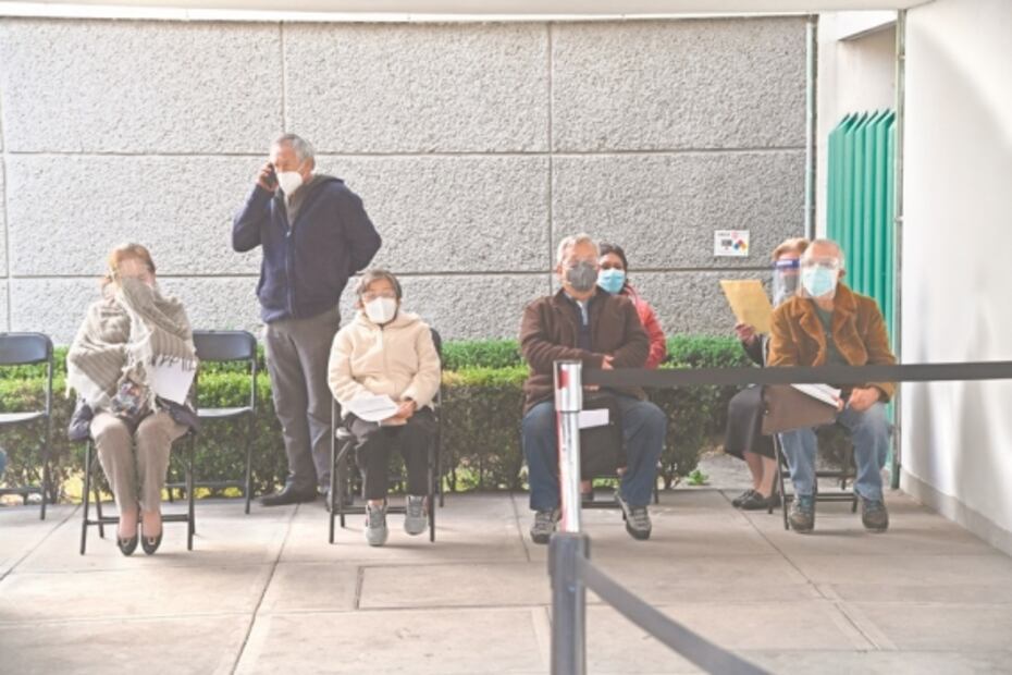 Les aplican la vacuna y les toman fotografías