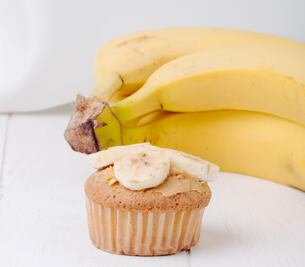 Hornea muffins de plátano y chocolate 