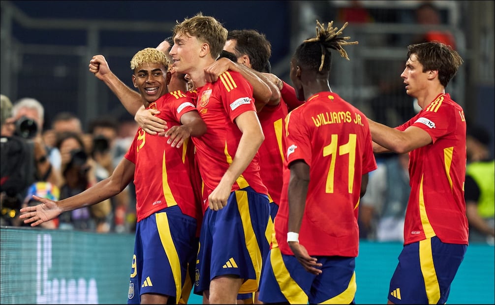 Selección de España en festejo de gol - Foto: @SEFutbol