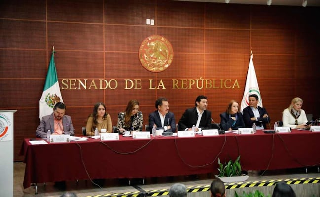 Secretaría del Trabajo detalla iniciativa para disminuir jornada laboral a 40 horas; participa en reunión plenaria de Morena