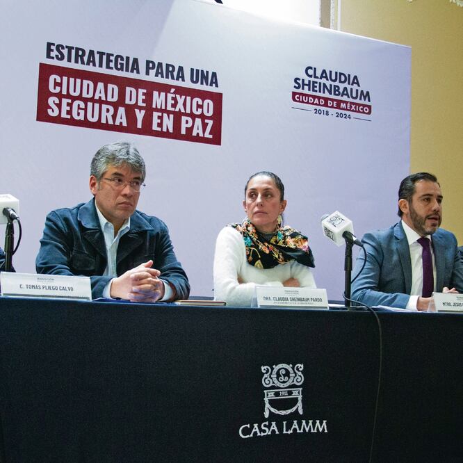 Tras ser nombrado por Claudia Sheinbaum como próximo jefe de la policía capitalina, Jesús Orta (segundo de der. a izq.) presentó el plan de seguridad con el que trabajará. Foto: VICTORIA VALTIERRA. CUARTOSCURO