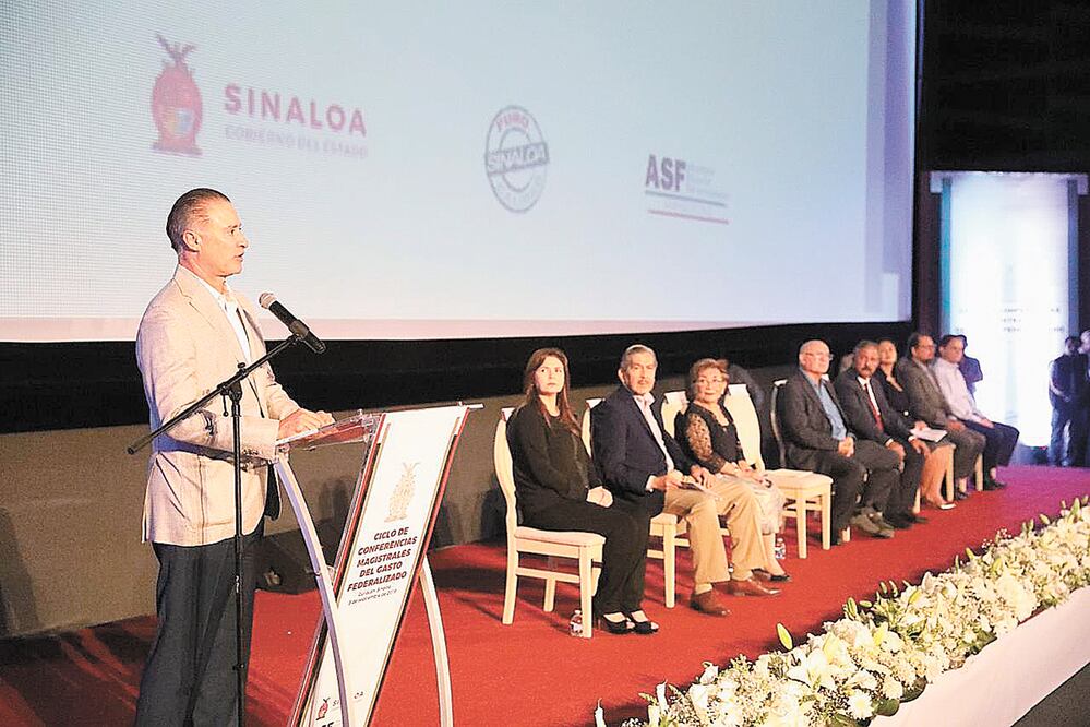 El gobernador de Sinaloa, Quirino Ordaz Coppel, durante el Ciclo de Conferencia Magistrales del Gasto Federalismo, comentó que en el estado 10% de los recursos son propios y que el resto provienen de la federación. 