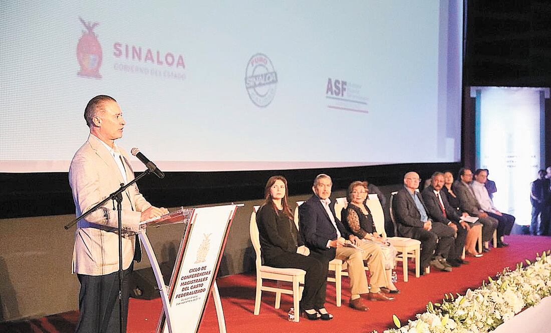 El gobernador de Sinaloa, Quirino Ordaz Coppel, durante el Ciclo de Conferencia Magistrales del Gasto Federalismo, comentó que en el estado 10% de los recursos son propios y que el resto provienen de la federación.