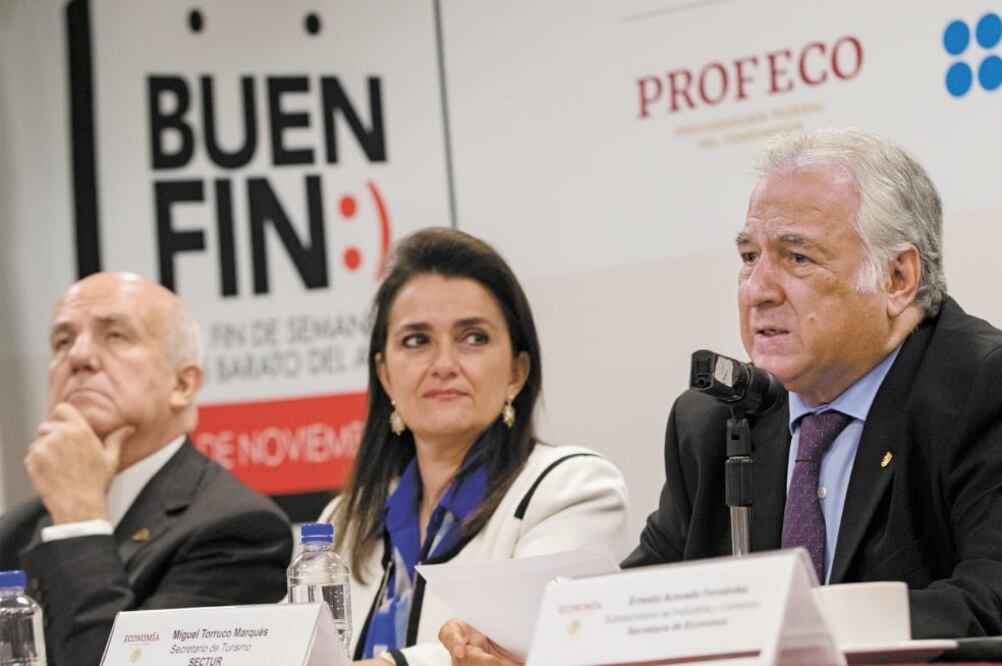 Vicente Yáñez, presidente ejecutivo de la ANTAD; Margarita Ríos-Farjat, jefa del SAT, y Miguel Torruco Marqués, secretario de Turismo, durante el anuncio del programa El Buen Fin 2019. Foto: MOISÉS PABLO. CUARTOSCURO