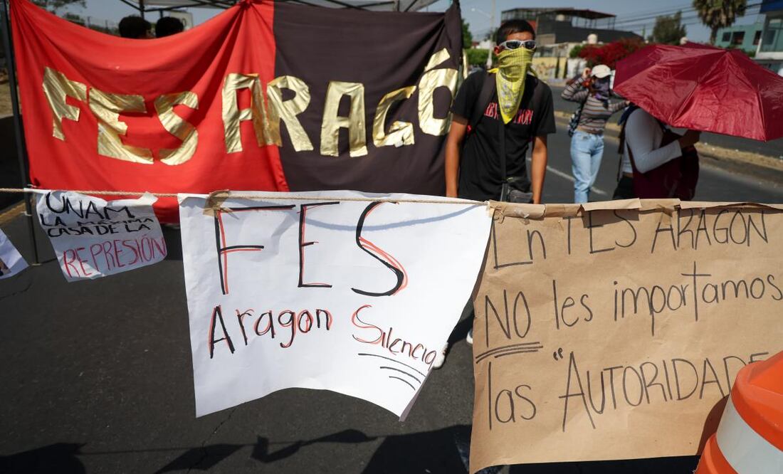 Estudiantes de la FES Aragón bloquean Avenida Central en el Edomex (13/03/2025). Foto: Luis Camacho / EL UNIVERSAL
