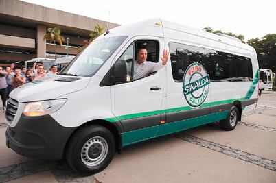 Entregan unidades de transporte público